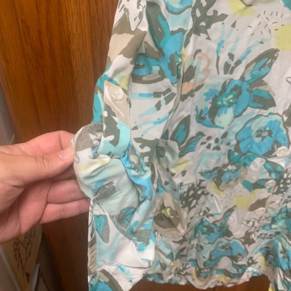 Button down - Picture 2 of 4